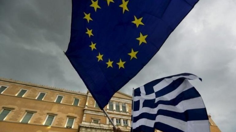 Greece starts talks with donors to strike new deal