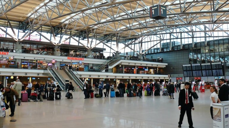 People from Hamburg airport, evacuated over poisonous gas reports