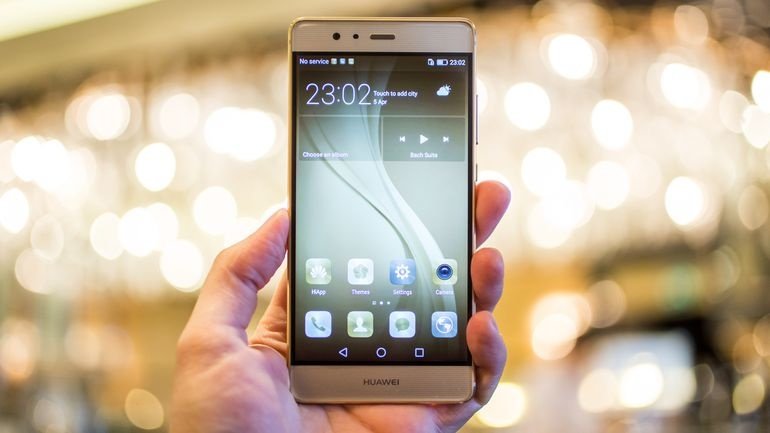 Huawei launches mass-market phone successfully competing with top rivals