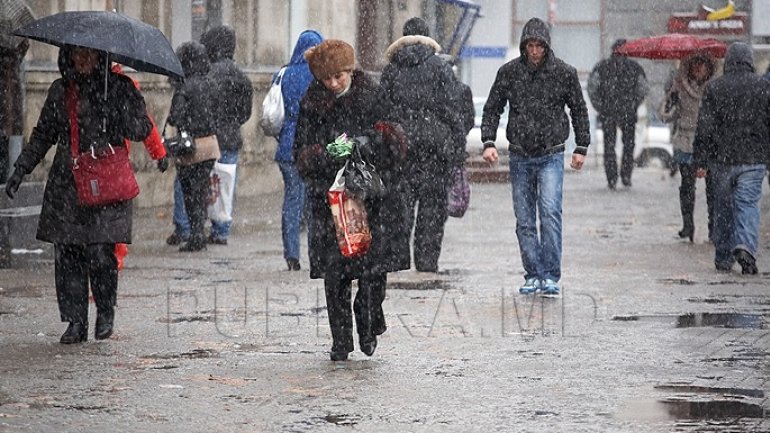 Doctors advise citizens to wear Slip Resistant Shoes in winter to avoid injuries