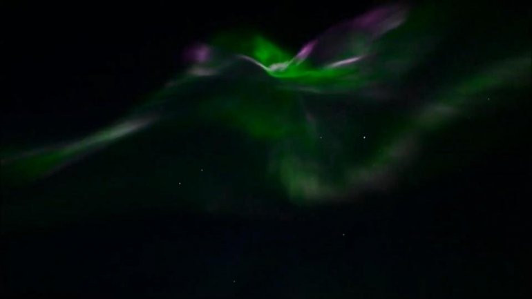  Incredible photo captures dazzling Northern Lights display over Canada