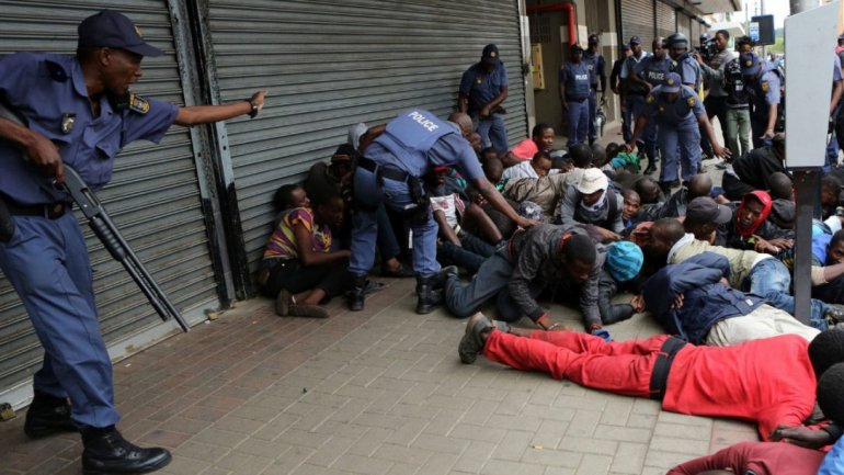 Protests against migrants in South Africa. Police use rubber bullets