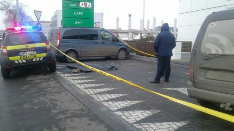 Three people shot at spare parts store near Chisinau. One man is dead