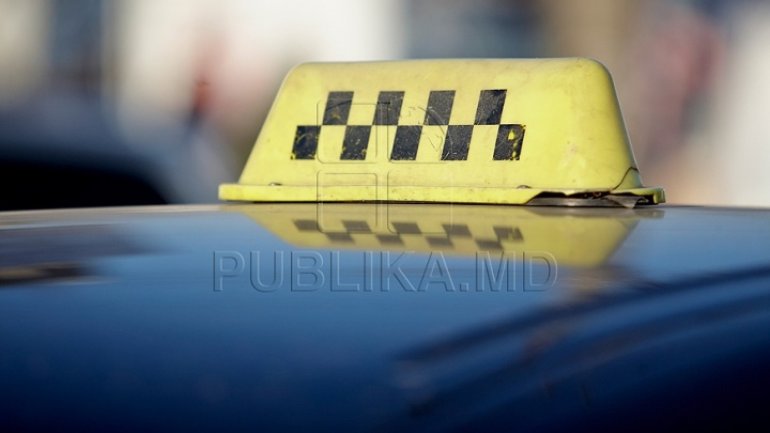 Raiding taxi drivers in Chisinau yields fines and bans