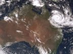 Cyclone Debbie: Thousands evacuate in Queensland, Australia