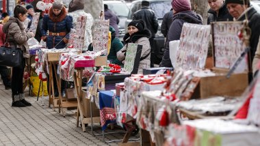 Trinkets, the spring tradition turned into marketing affair (PHOTOREPORT)