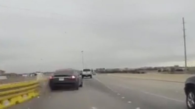 Tesla autopilot crash caught on dashcam (VIDEO)