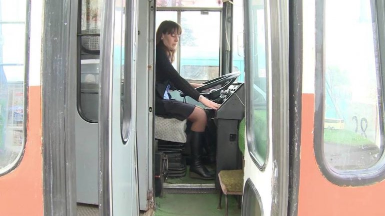 VIRAL PHOTO. Trolleybus driver becomes Facebook star after being captured wearing skirt and changing horns