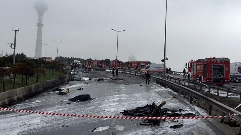 Five killed as helicopter crashes onto motorway in Istanbul (PHOTO/VIDEO)