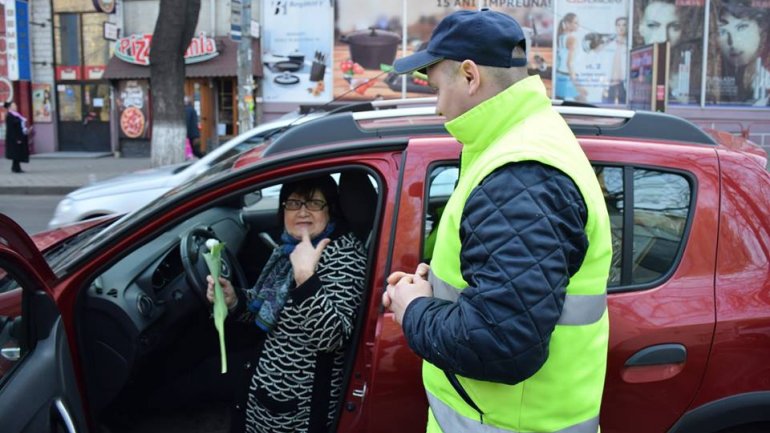 International Women's Day. Police stops dozens of women to offer flowers (PHOTO)