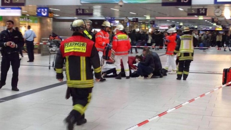 Several people INJURED in axe attack at Dusseldorf train station (VIDEO)