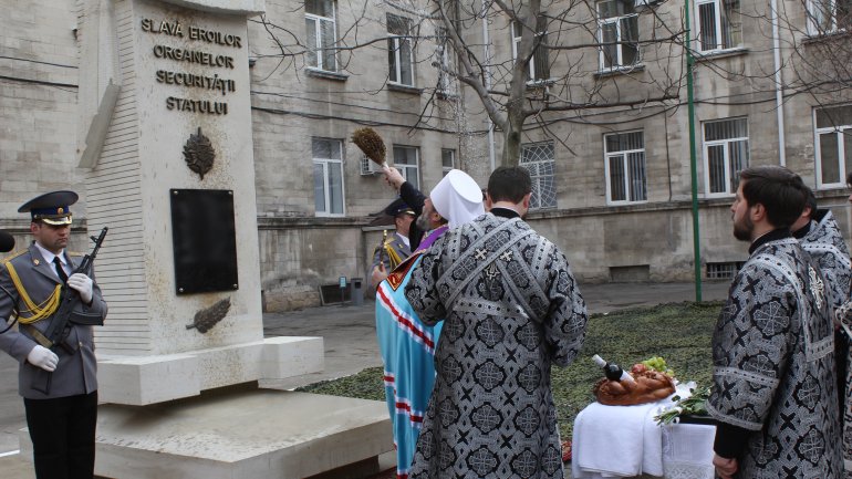 Monument honoring heroes of state security bodies fallen on Dniester war (PHOTO)