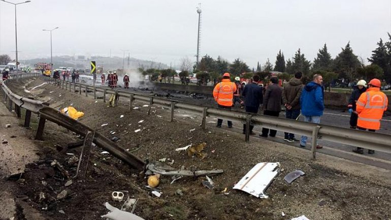 Five killed as helicopter crashes onto motorway in Istanbul (PHOTO/VIDEO)