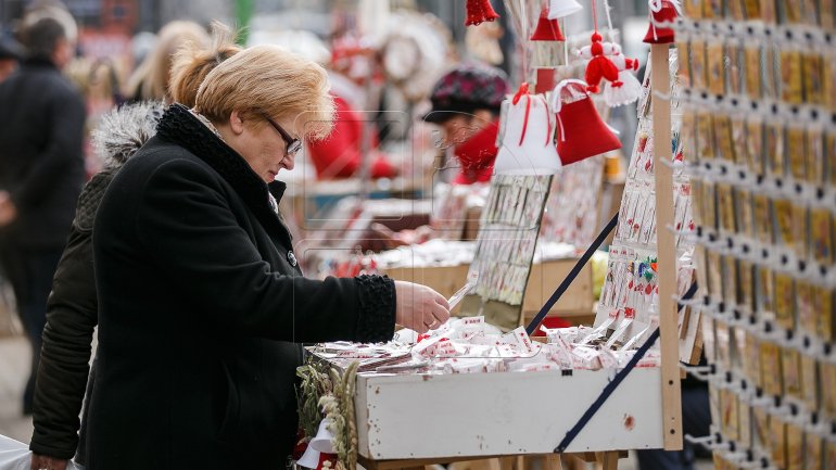 Trinkets, the spring tradition turned into marketing affair (PHOTOREPORT)