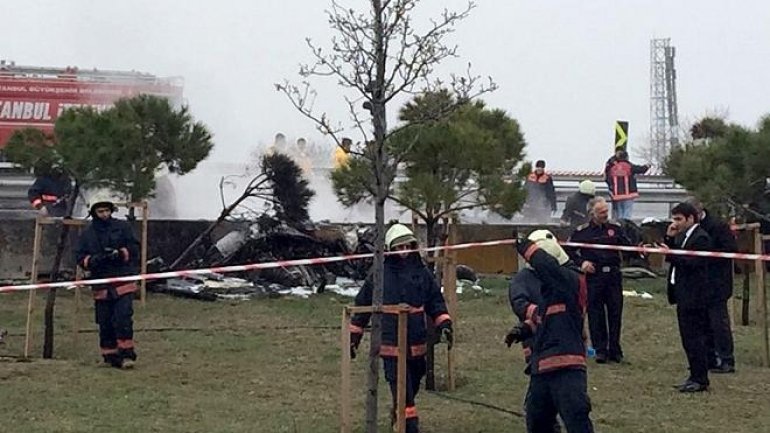 Five killed as helicopter crashes onto motorway in Istanbul (PHOTO/VIDEO)