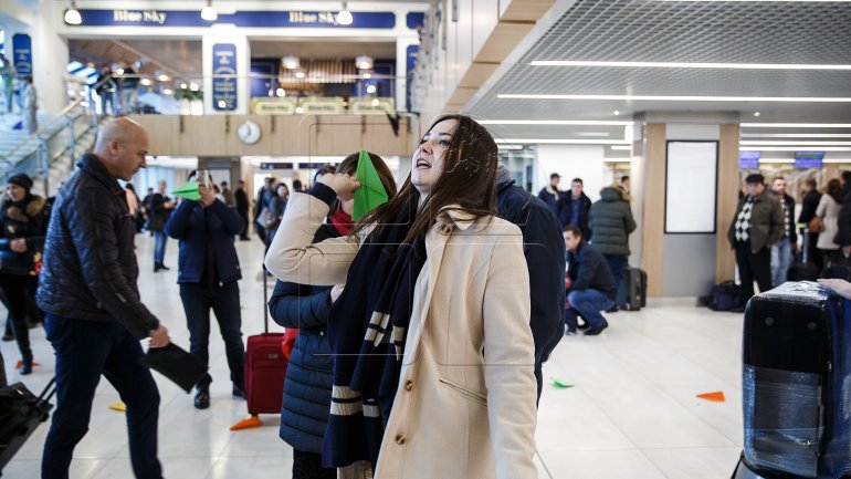 "Families without borders". Police organizes flash-mob to convince parents to stay home (PHOTOREPORT)