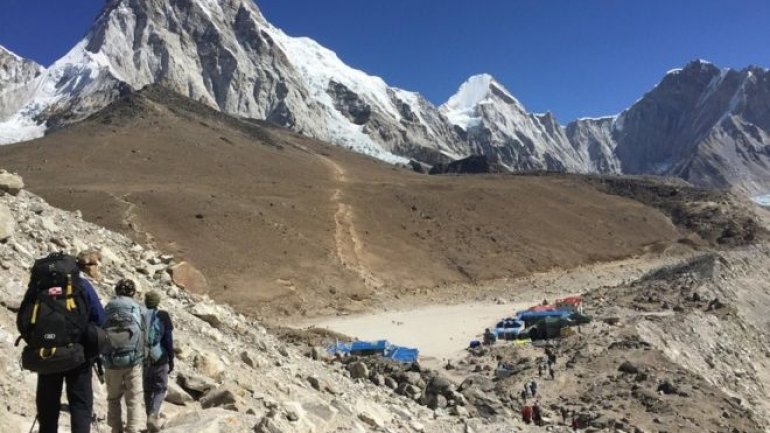 Australian man dies on return from Everest base camp