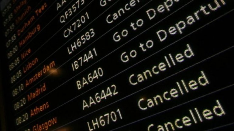 Stansted Airport: Three arrested after aircraft lock-in