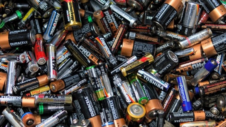 Inventor of lithium-ion battery works on even more powerful battery