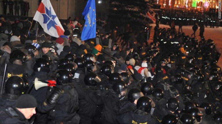 Opposition leaders, journalists arrested at protest in Belarus