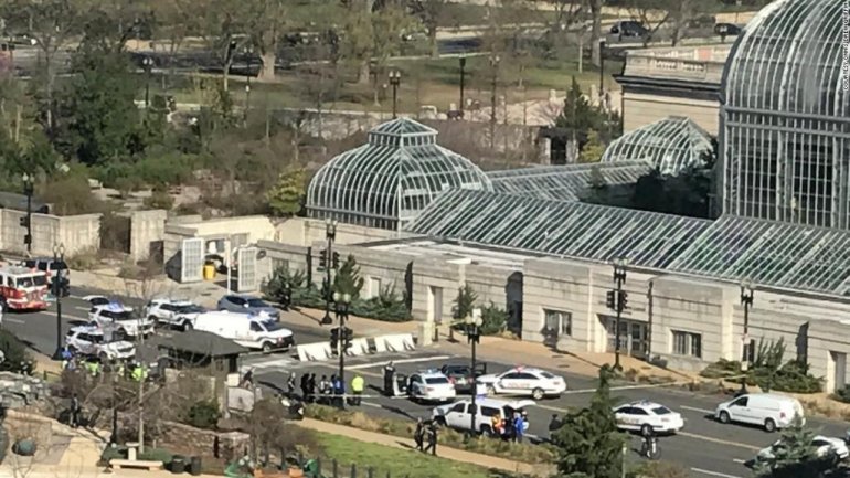 Shooting heard after car smashes into cops at Washington's Capitol Hill, no injuries reported (PHOTO/VIDEO)