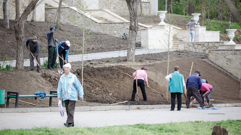 Capital Clean-up: Spring cleaning for the city of Chisinau