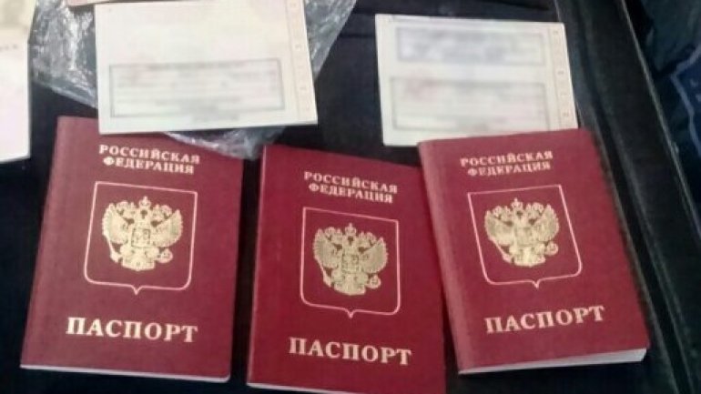 Woman DETAINED for transport of dozens of fake documents