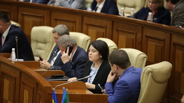 Public debates in Parliament: Mixed electoral system as compromise between party list and uninominal systems