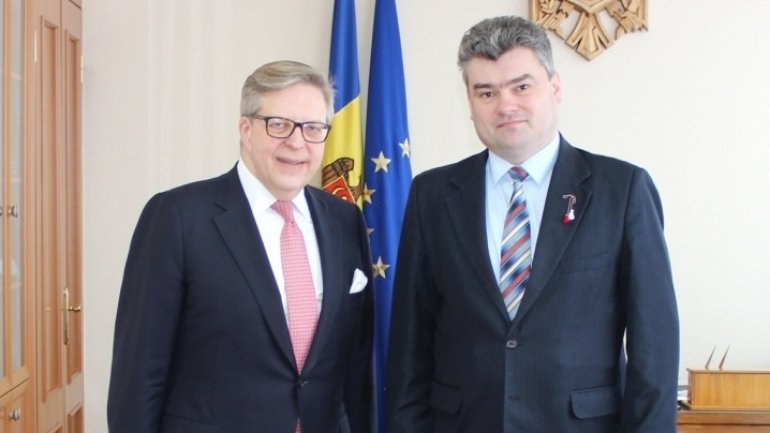 Deputy Premier Gheorghe Bălan discusses Transnistrian conflict with E.U. representative Pirkka Tapiola