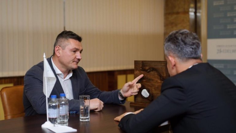 Moldovan swimmer Ion Lazarenco has met with founder of "Edelweiss" Foundation, Vlad Plahotniuc (PHOTO)