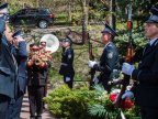 Border policemen honor the national symbol, the STATE FLAG