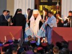 Holy fire brought from Jerusalem, greeted by hundreds of Moldovans