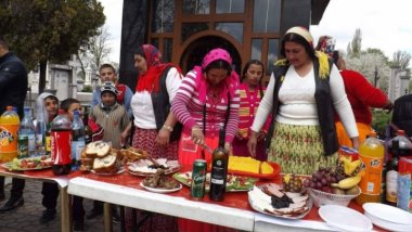 Gypsys from Soroca – in crisis Gentle-Hearted’s Easter, MORE MODEST this year 