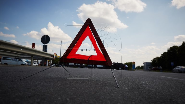 HORRIBLE accident on Ungheni-Nisporeni route. Cyclist KILLED after being struck by car 