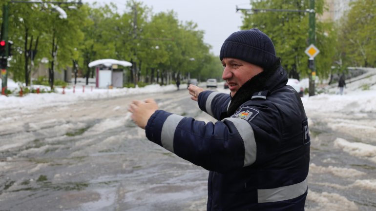 Ministry of Internal Affairs employees provide help to citizens in need (PHOTOREPORT)