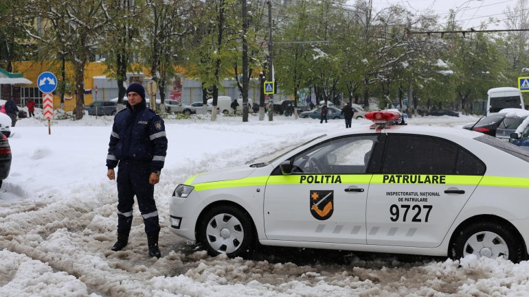 Ministry of Internal Affairs employees provide help to citizens in need (PHOTOREPORT)