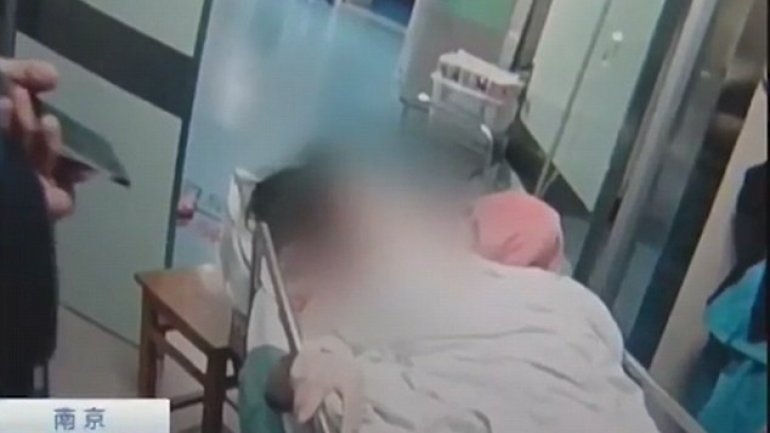 SHOCKING! NEWBORN found stuck in toilet after mother gave birth in BATHROOM (PHOTO/VIDEO)