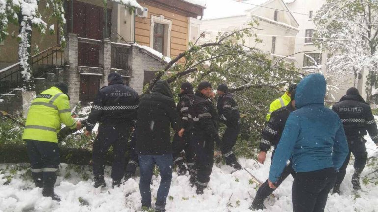 SECOND day of snowstorm in Moldova. Blizzard SHUTS DOWN most of the country (PHOTO/VIDEO)