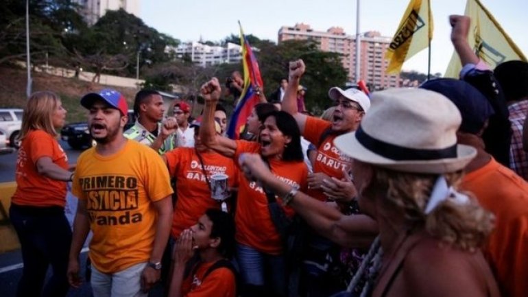 Venezuela moves to defuse Supreme Court powers dispute