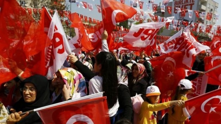 Turkey referendum: Final campaigning ahead of landmark vote