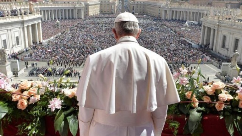 Pope Francis uses Easter message to condemn 'vile' Syria attack