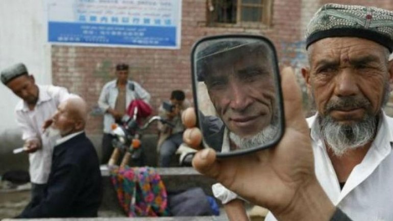 China Uighurs: Xinjiang ban on long beards and veils