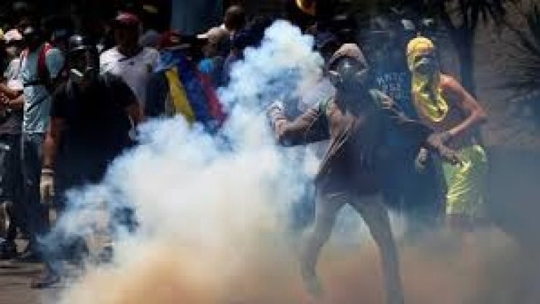 Venezuela crisis: Three killed at anti-government protests