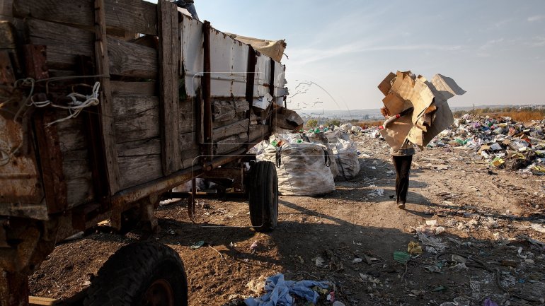 TOXIC smell from landfill in north of country. Number of sick people INCREASES