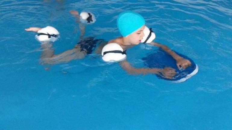 Constantin Tutu helps children with special needs. 100 children to benefit of free hydrotherapy sessions