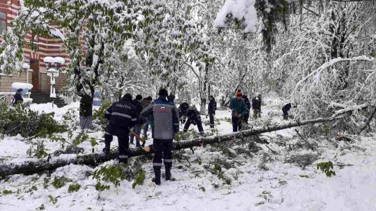 SECOND day of snowstorm in Moldova. Blizzard SHUTS DOWN most of the country (PHOTO/VIDEO)