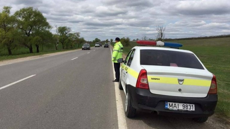 Patrol inspectors work in increased regime on national roads as townsmen come from villages to Capital 