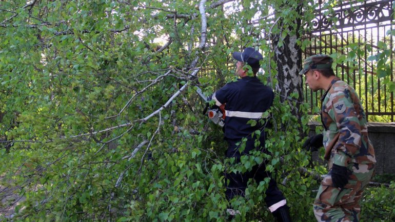 (PHOTO GALLERY) Rescuers, volunteers work hard over weekend to clean up capital city