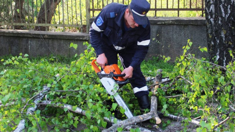 (PHOTO GALLERY) Rescuers, volunteers work hard over weekend to clean up capital city