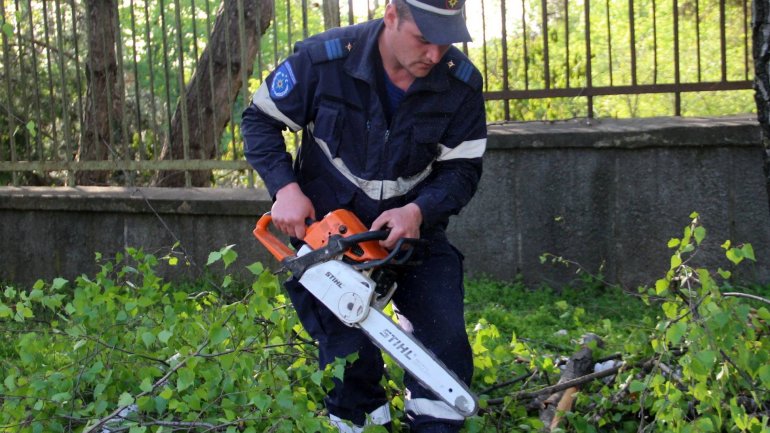 (PHOTO GALLERY) Rescuers, volunteers work hard over weekend to clean up capital city